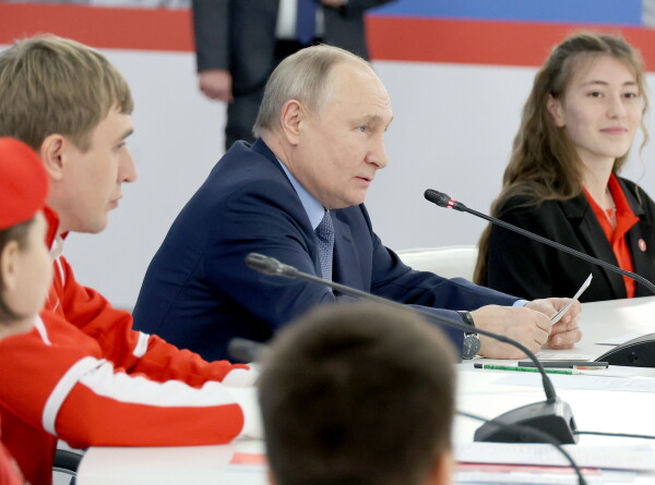 Путин поддержал возрождение игры «Зарница» и юннатов: «хорошие старые традиции»