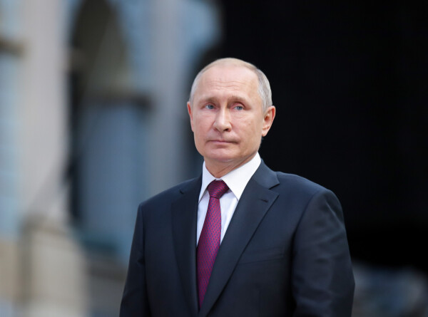 Колл-центр начал принимать вопросы граждан Владимиру Путину