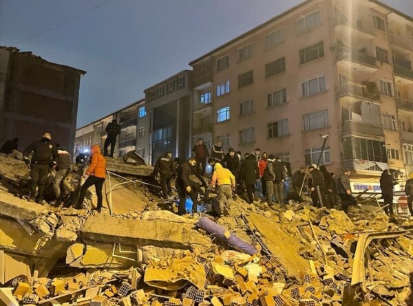 Более 50 человек погибли в результате разрушительного землетрясения в Турции