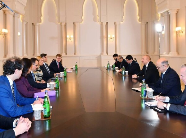 Президент Азербайджана обсудил энергосотрудничество с комиссаром ЕС