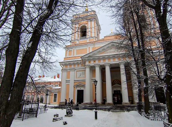 Свято-Троицкому собору Александро-Невской лавры вернут интерьер середины XIX века