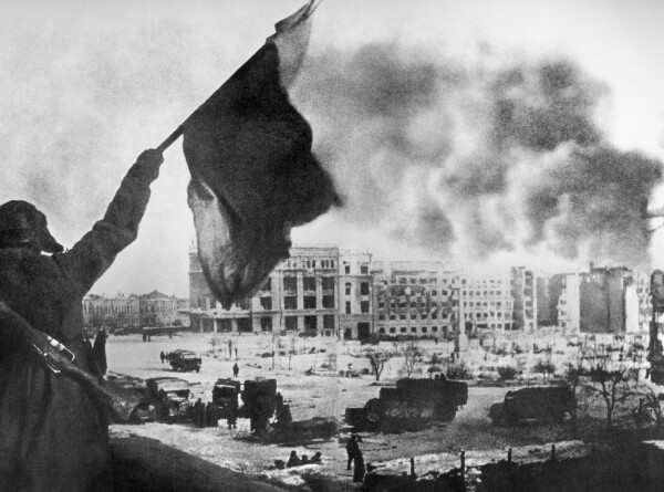 &laquo;За один день погибло 40 тысяч жителей&raquo;: почему немцы не оставили Сталинград, а СССР не эвакуировал население?