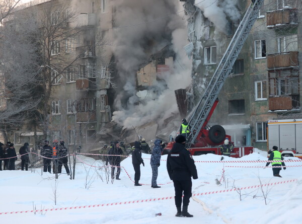 Жильцов дома в Новосибирске, обрушившегося после взрыва газа, поселят в гостинице