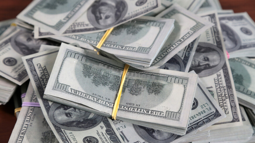 Доллар на торгах дорожал выше 76 рублей впервые с 22 апреля