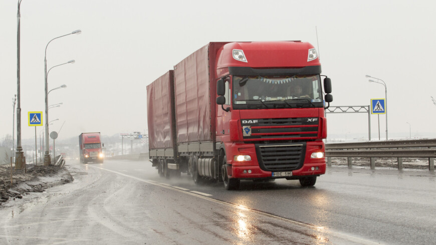 В России отменили штрафы за зафиксированное камерой превышение габаритов грузовиков до 10 см
