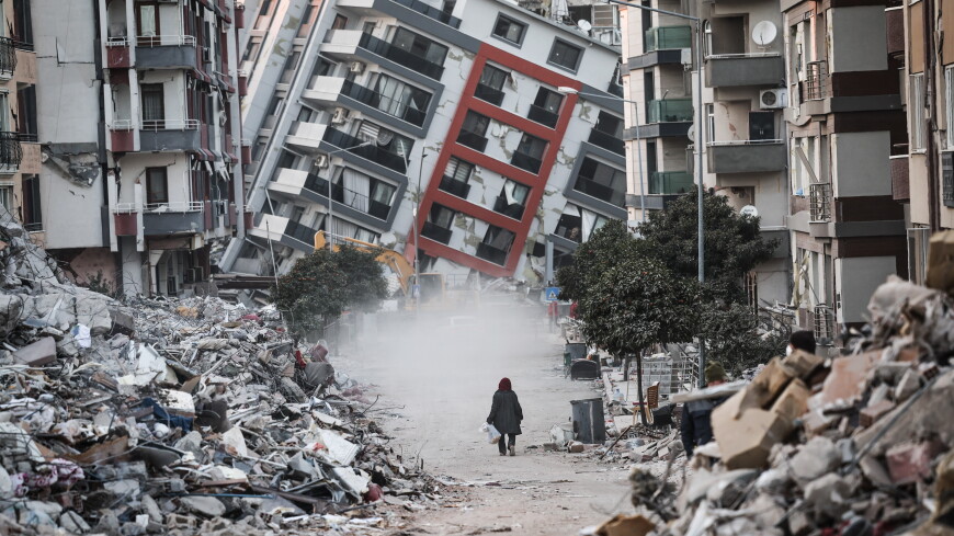 Число жертв разрушительных землетрясений в Турции превысило 40,5 тысячи