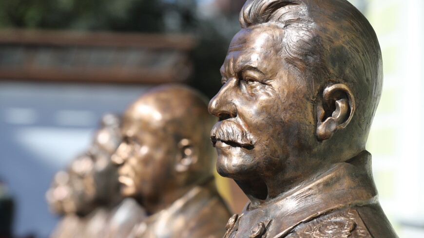 Бюсты Сталина, Жукова и Василевского открыли в Волгограде к 80-летию победы в Сталинградской битве