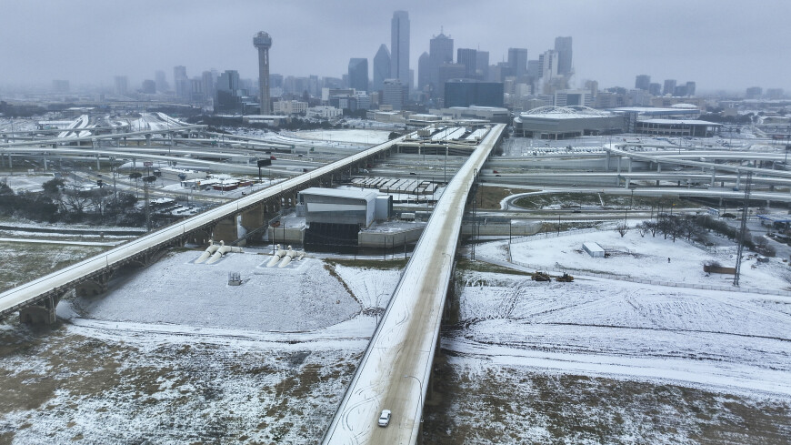 Зимний шторм в Техасе: улицы в ледяной корке, сотни ДТП, повалены ЛЭП и деревья