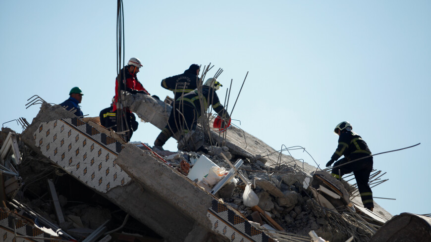 Троих граждан Узбекистана спасли из-под завалов в Турции
