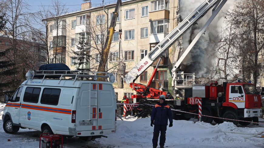 Еще двух человек вытащили из-под завалов после обрушения дома в Новосибирске