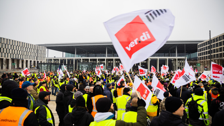 В Германии из-за забастовок в аэропортах отменили 2300 рейсов