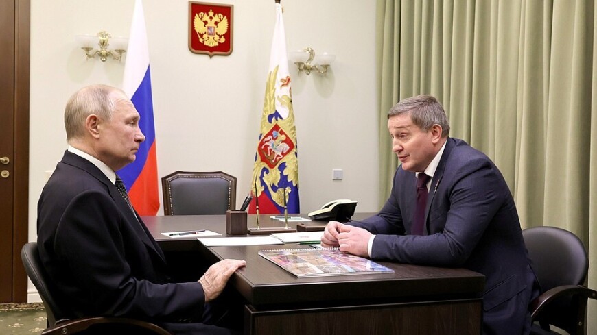 Путин обсудил с губернатором Волгоградской области аварийное жилье, качество воды и дорог