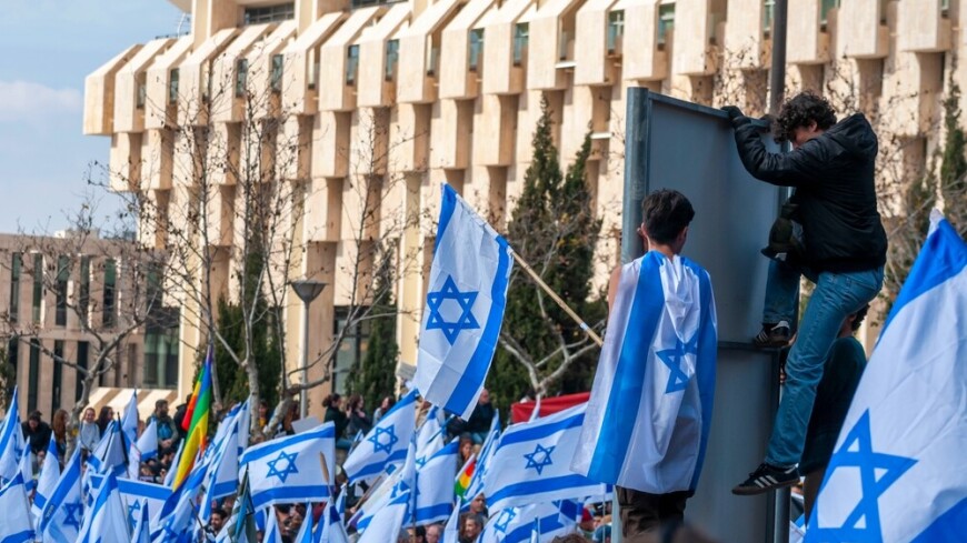 Президент Израиля призвал остановить процесс принятия судебной реформы