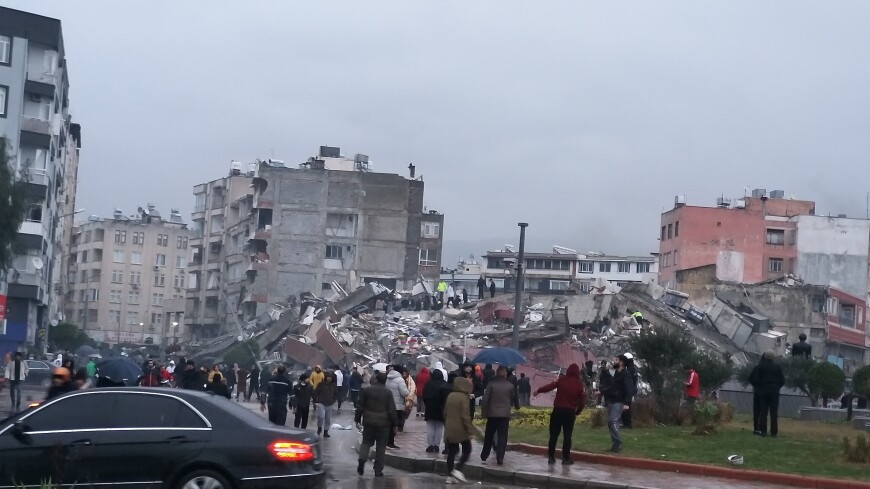 Ученый: Землетрясение вызвало геологический сдвиг в Турции на три метра