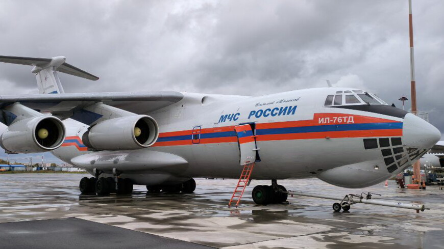 Ил-76 МЧС России доставил в Сирию передвижные электростанции, продукты и посуду