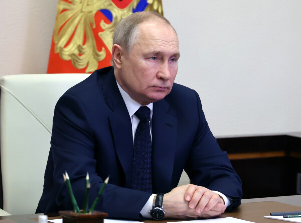 Путин поручил до 15 июля ввести в России должность врача-стажера