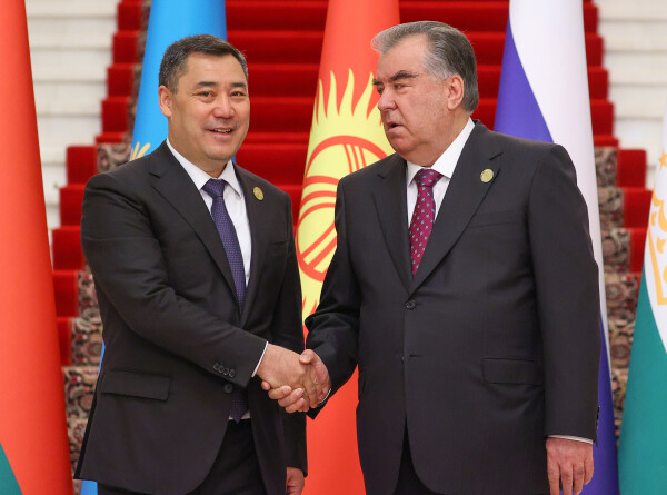 Президенты Таджикистана и Кыргызстана поздравили друг друга с 30-летием дипотношений