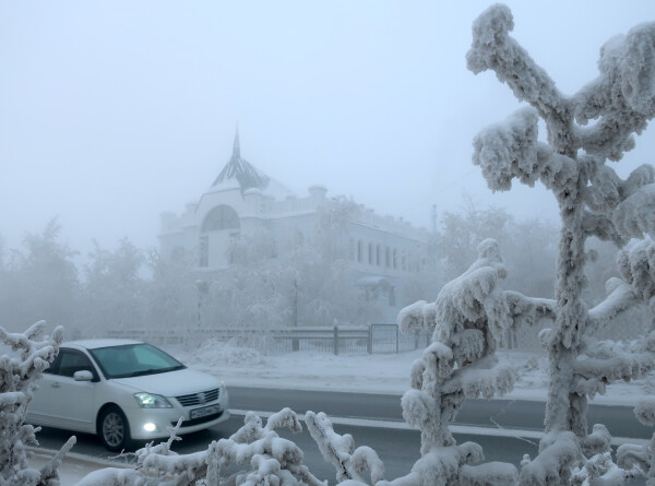Как с аномальными морозами справляются якутские автовладельцы?