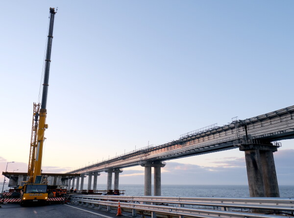 Автомобильное движение по Крымскому мосту возобновлено