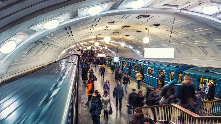 Движение на Арбатско-Покровской линии московского метро приостановлено из-за упавшего пассажира