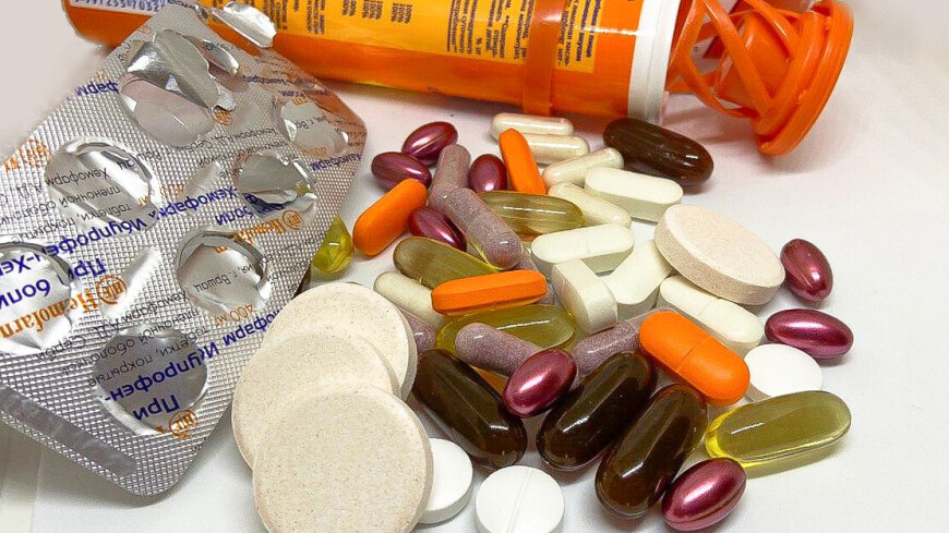 таблетки, витамины, капсула, болезнь, боль, болеть, здоровье, таблетка, лекарство, аптека, аптечка, больница, фармацевт, врач, препарат, плацебо, рыбий жир, обезболивающее, доктор, лечение, лечить, 