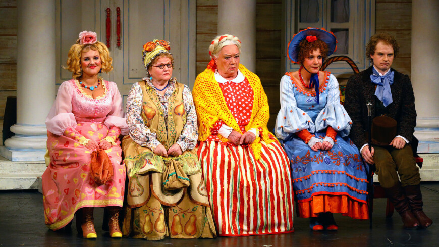 «Женитьба Бальзаминова» в Малом театре: куда приводят мечты и как отличить мнимое счастье от настоящего?
