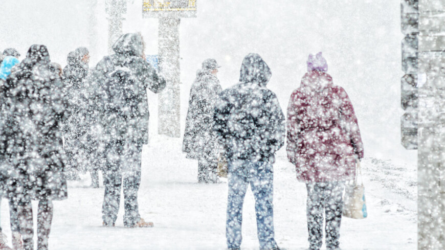 Рекордный холод: в российских городах развернули мобильные пункты обогрева