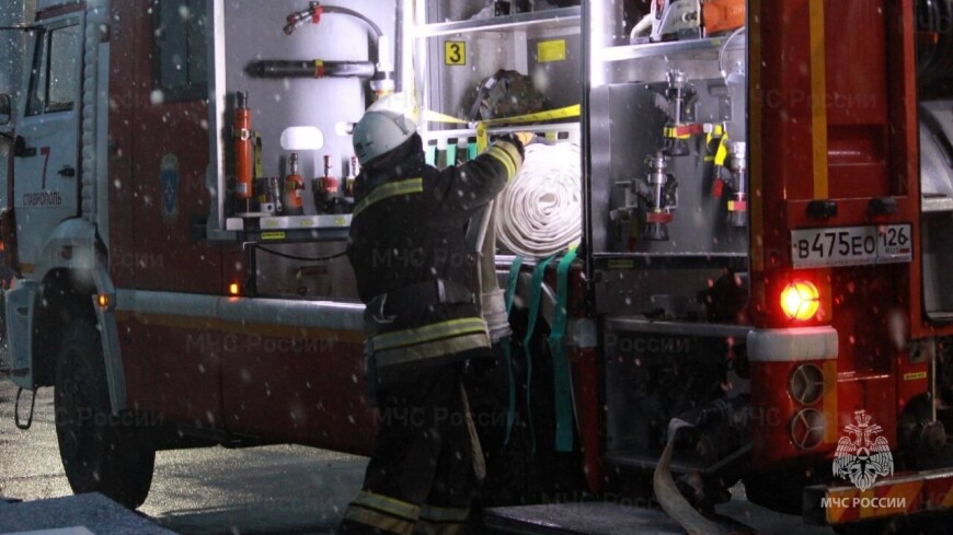 Пожарные потушили возгорание в мебельном цехе в Ставрополе
