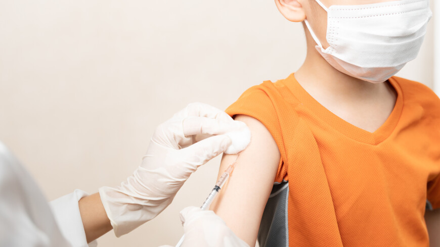 Гинцбург заявил о безопасности вакцины от коронавируса для детей
