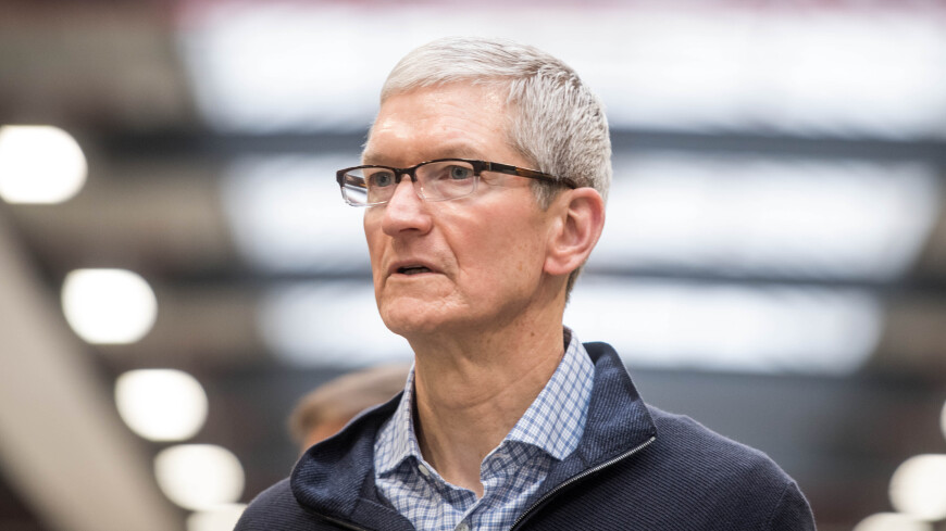 Вознаграждение главы Apple снизится на 40%