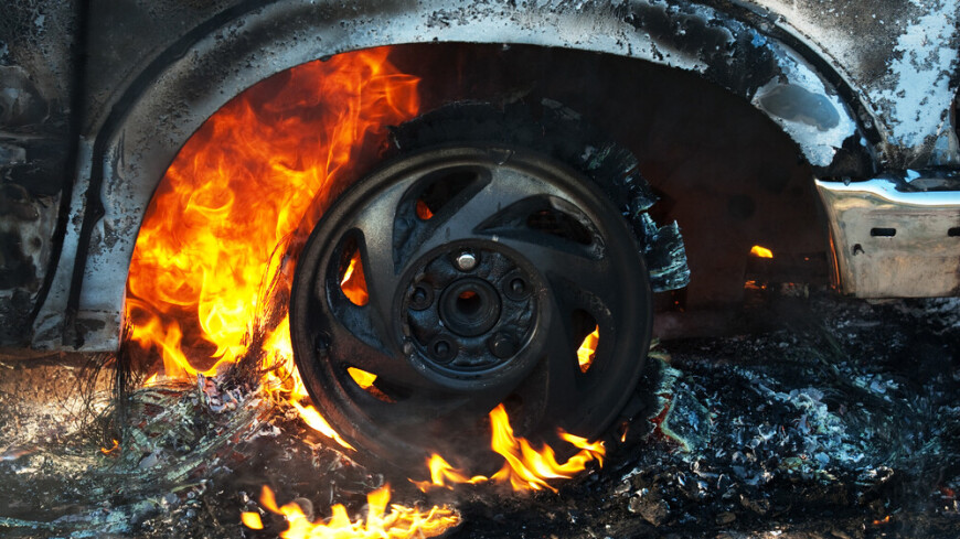 Сожженный автомобиль, разбитое окно: в Берлине и Барселоне совершены акции против итальянских дипломатов
