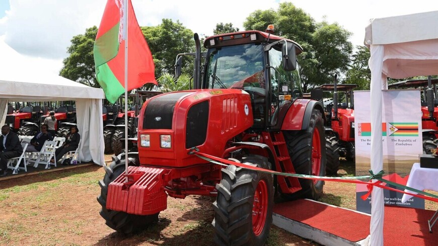 Беларусь поставит в Зимбабве сельхозтехнику на $66 млн