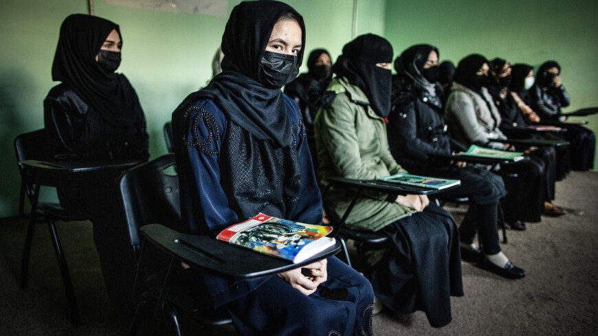 Акция протеста из-за закрытия салонов красоты прошла в Кабуле