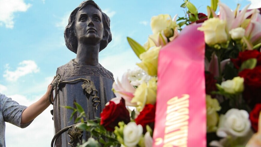 Памятник Зинаиде Кириенко открыли на Троекуровском кладбище Москвы