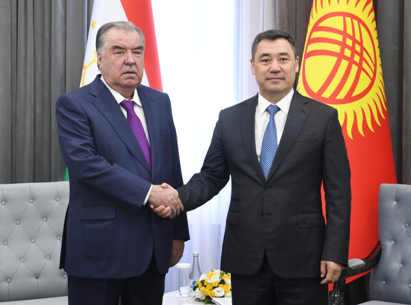 Президенты Кыргызстана и Таджикистана провели встречу на полях саммита «Центральная Азия – Европейский союз»