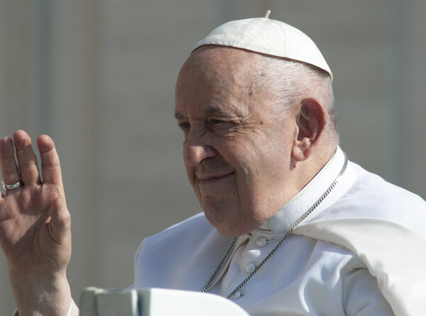 Хирург: Папа римский после операции «шутил и баловался»