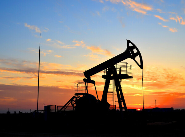 Страны ОПЕК + договорились о сокращении добычи нефти