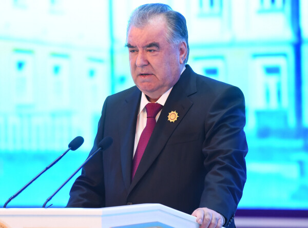 Эмомали Рахмон прибыл на саммит «Европейский союз – Центральная Азия» в Кыргызстан