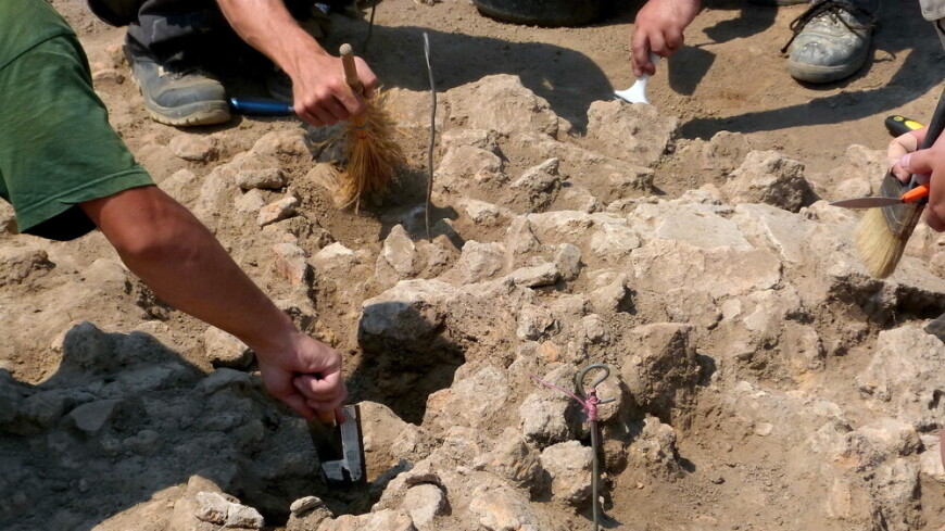 Древние каменные гранаты нашли у Великой Китайской стены