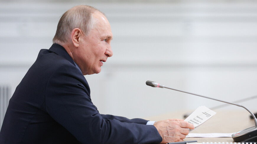 Путин призвал расширить программу выпуска отечественных речных судов