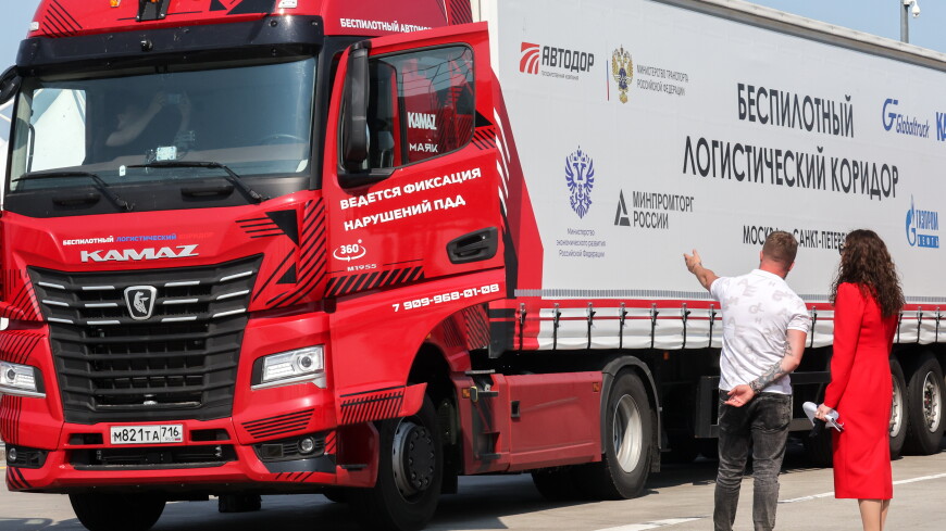 Из Петербурга в Москву отправились беспилотные грузовики. Что они собой представляют и когда полностью заменят водителей?