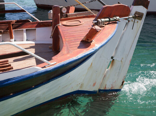 Пираты взяли в плен шестерых членов экипажа захваченного в Гвинейском заливе танкера