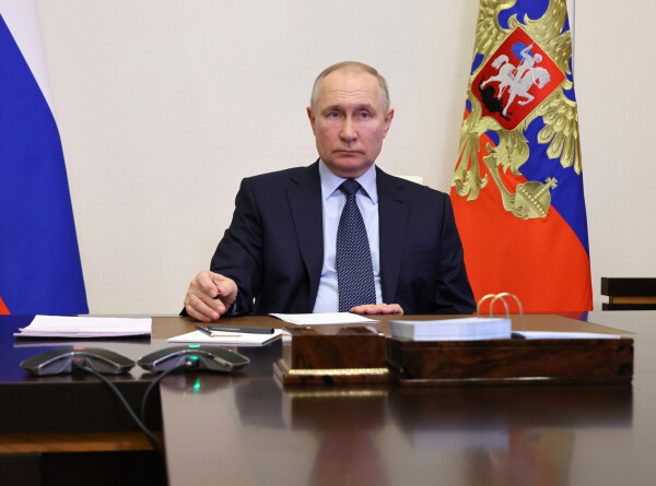 Путин сравнил пенсионные реформы, проводимые Москвой и Парижем