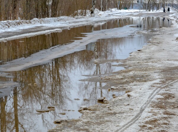 Из-за весенних паводков четыре региона России находятся под угрозой наводнения