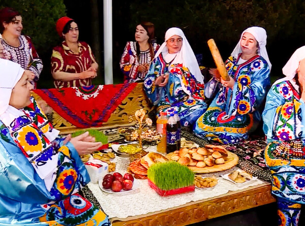 Костры, танцы и спортивные состязания: в Таджикистане отмечают наступление Навруза