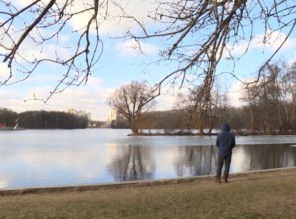 Рыбаков в Беларуси начали прогонять с тающего льда
