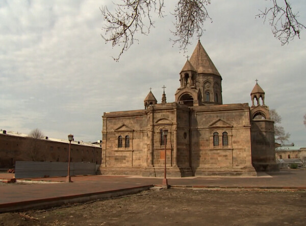 Эчмиадзинскому кафедральному собору в Армении в этом году исполнится 1720 лет