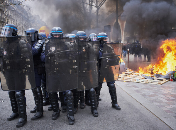 Протесты во Франции не утихают: задержаны более 850 человек, пострадали 300 полицейских