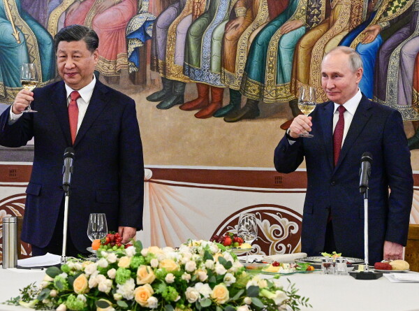 Владимир Путин и Си Цзиньпин подняли в Кремле тосты за процветание и дружбу народов России и Китая