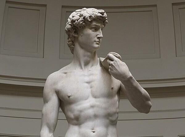 В Италии не поняли, почему в американской школе статую Давида сочли порнографией